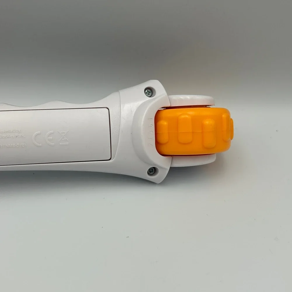 2017 Bop It Challenge Game Maker Hasbro Electronic Handheld White Skill -Tested